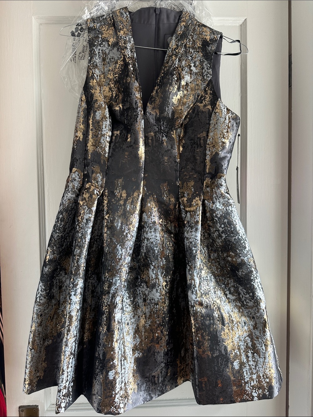 NWT Jacquard Metallic Black,Gold & platinum V-Neck Cocktail Dress